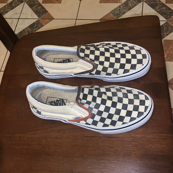 Men’s Vans - Picture 2 of 3
